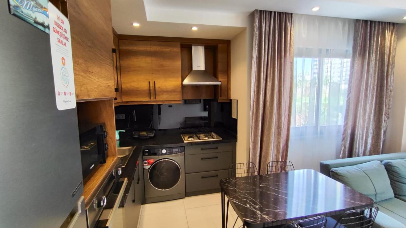 5 Star Facilities/walking Distance To Amenities And The Leilighet