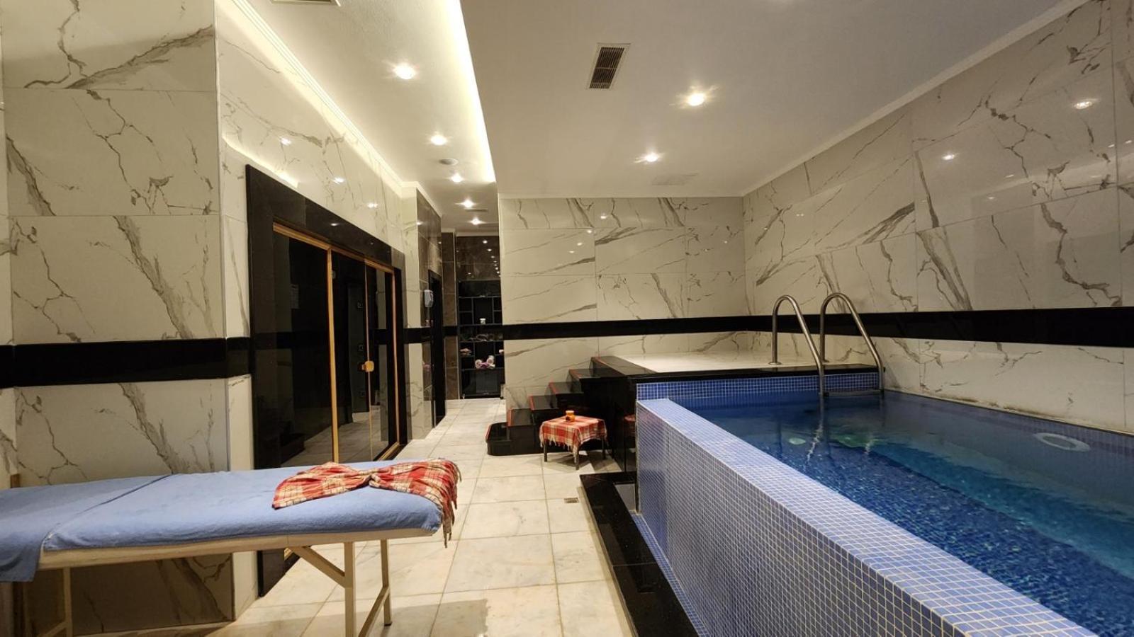 5 Star Facilities/walking Distance To Amenities And The *