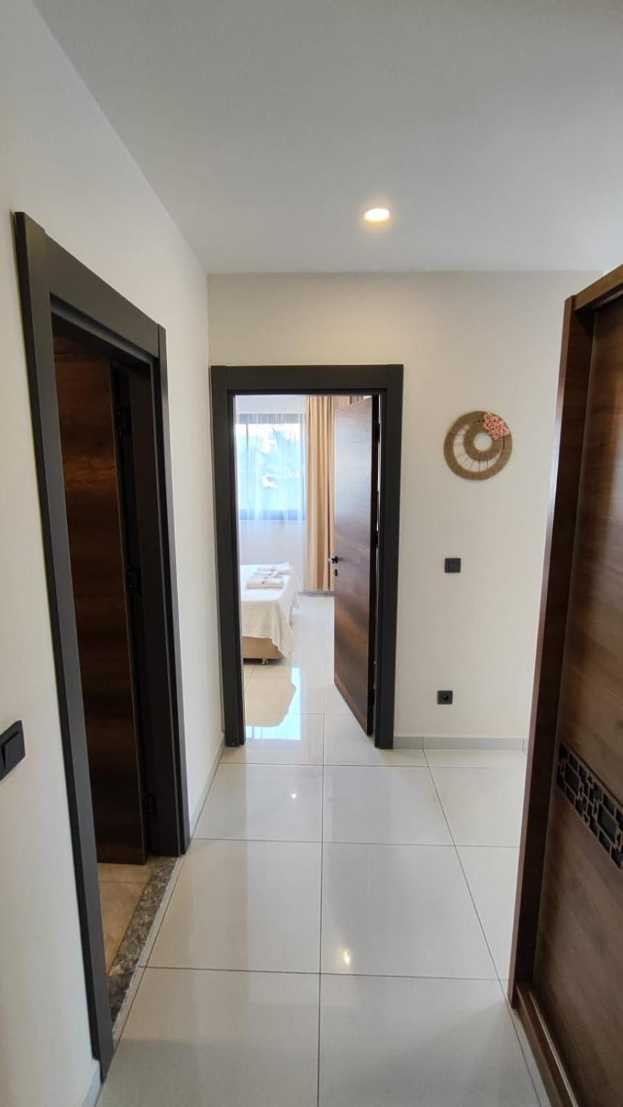 5 Star Facilities/walking Distance To Amenities And The Leilighet