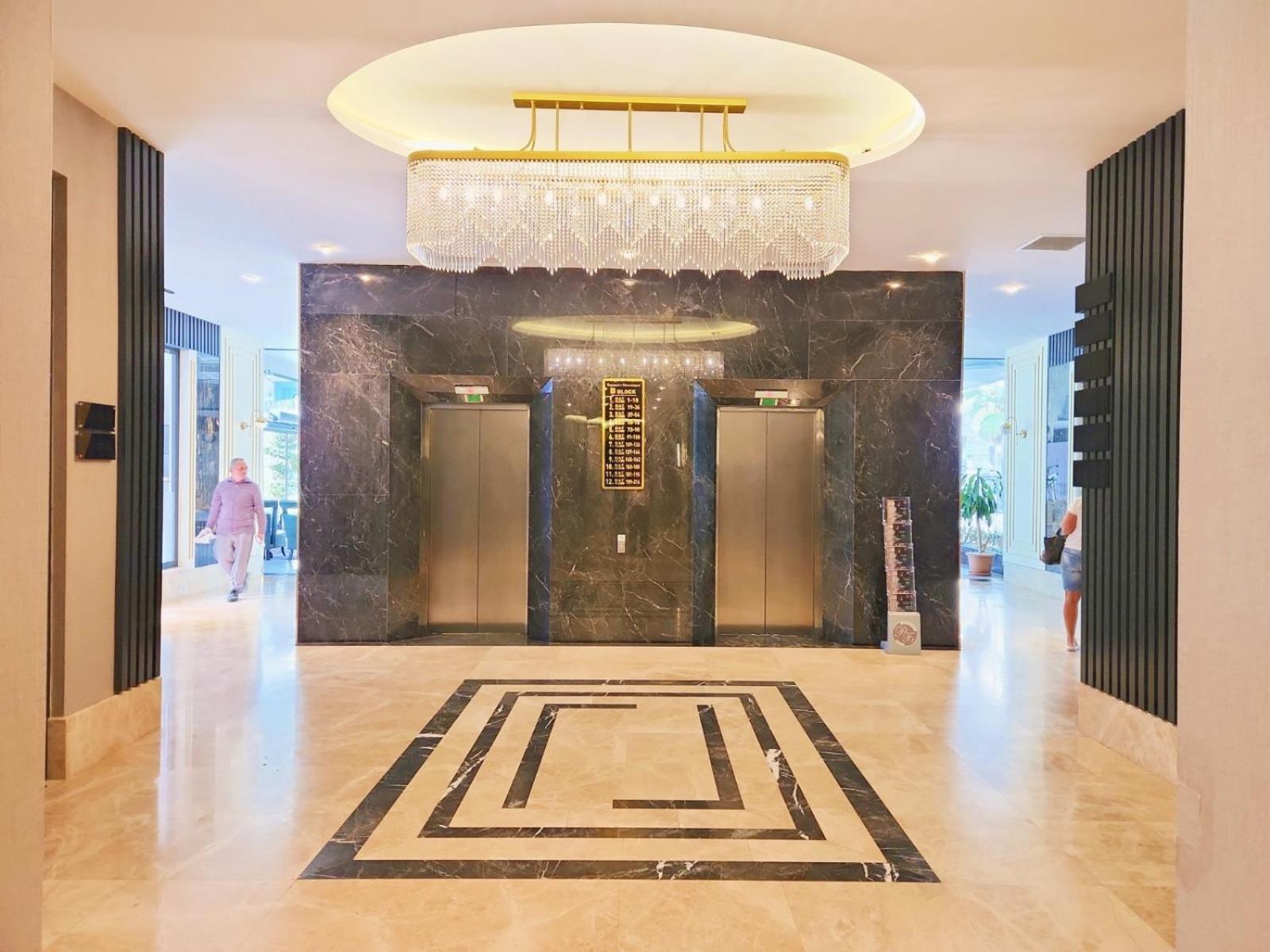 5 Star Facilities/walking Distance To Amenities And The Leilighet *