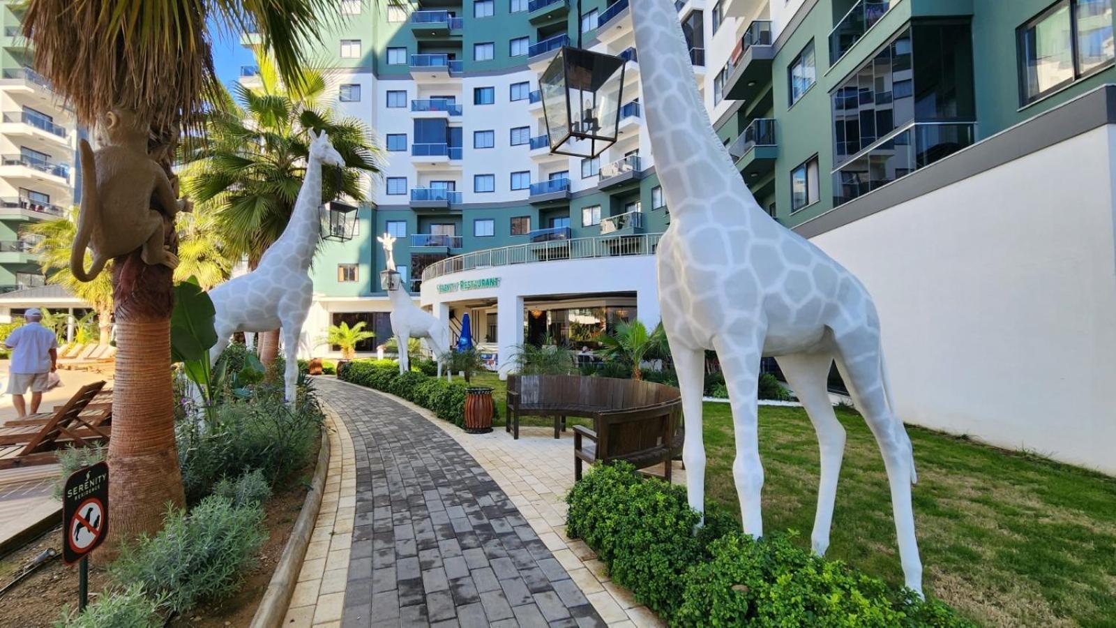 5 Star Facilities/walking Distance To Amenities And The Leilighet *