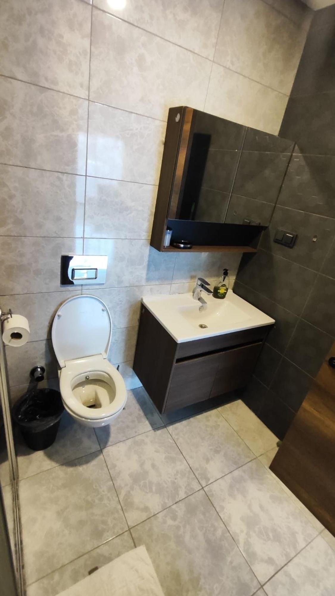 5 Star Facilities/walking Distance To Amenities And The