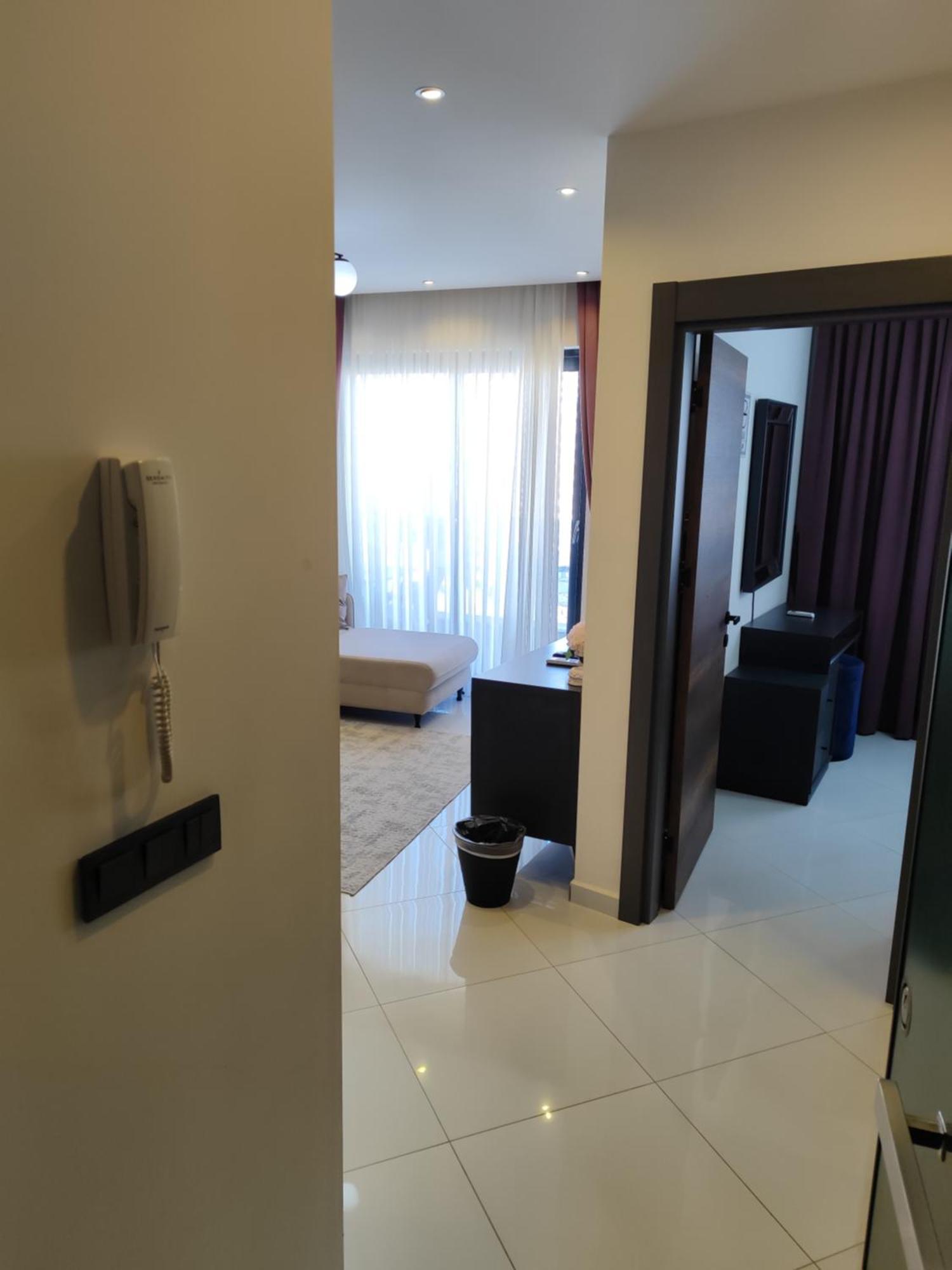 Apartment 5 Star Facilities/walking Distance To Amenities And The *