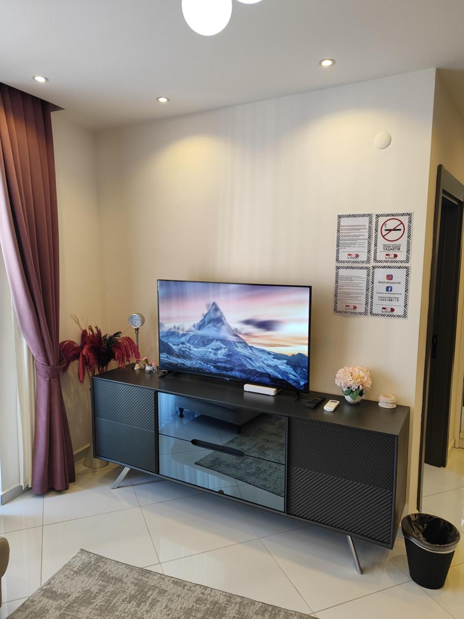 Apartment 5 Star Facilities/walking Distance To Amenities And The *