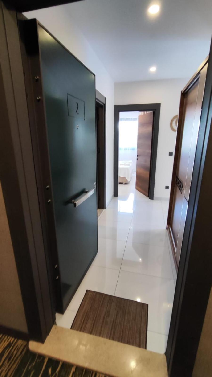 Apartment 5 Star Facilities/walking Distance To Amenities And The *