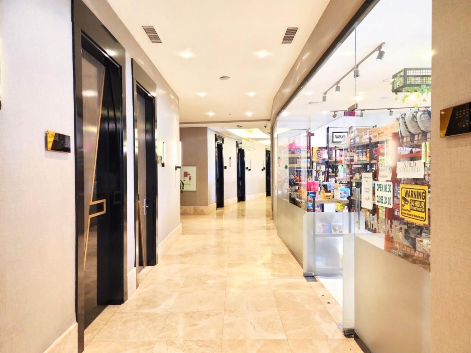 Apartment 5 Star Facilities/walking Distance To Amenities And The *