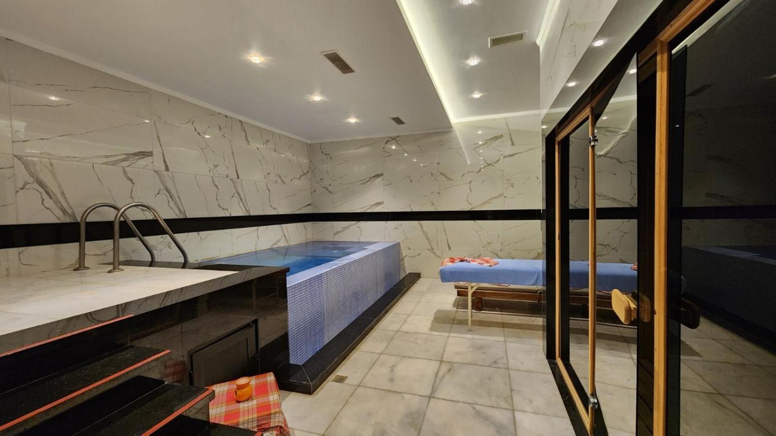 5 Star Facilities/walking Distance To Amenities And The Apartment
